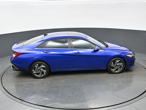 Certified 2025 Hyundai Elantra SEL image 36