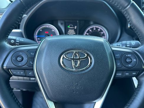 Used 2022 Toyota Venza LE image 35