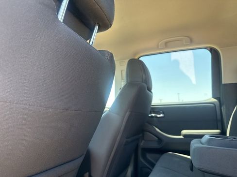 Used 2022 Nissan Frontier SV AWD/4WD image 32