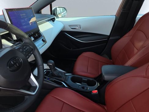 Used 2025 Toyota Corolla SE w/ SE Premium Package FWD image 11