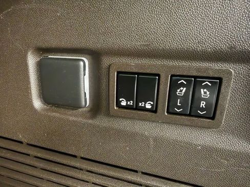 Used 2022 Chevrolet Suburban Z71 w/ Z71 Off-Road Package image 33