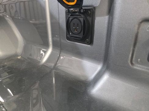 New 2025 GMC Canyon Elevation w/ Convenience Package image 8