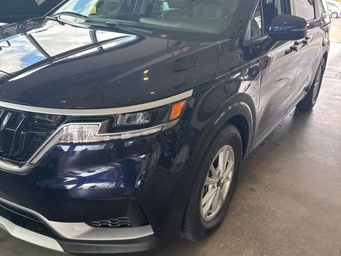 Used 2024 Kia Carnival LX image 5