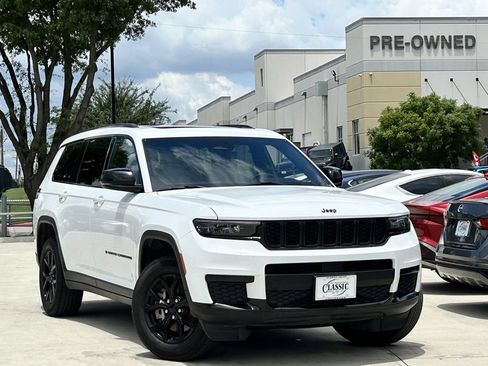 Used 2025 Jeep Grand Cherokee L Altitude RWD image 2