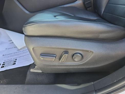 Used 2022 Toyota Highlander XLE FWD image 19