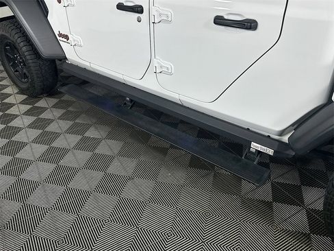 Used 2023 Jeep Gladiator Mojave w/ Cold Weather Group image 39