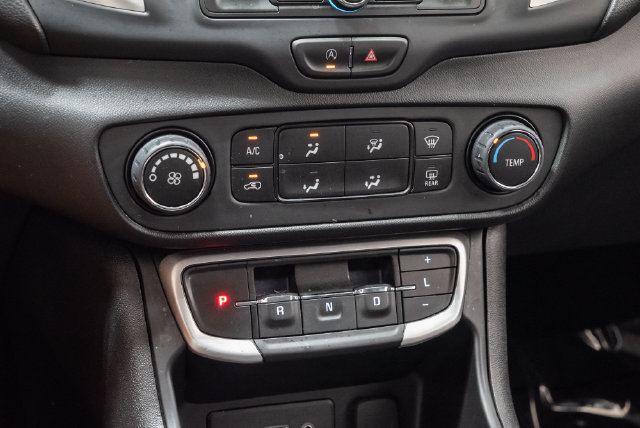 Used 2023 GMC Terrain SLE w/ Elevation Edition FWD image 18