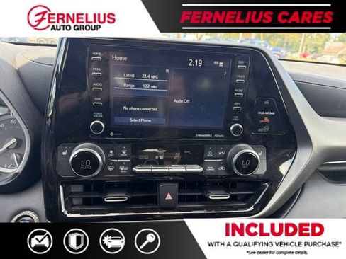 Used 2022 Toyota Highlander XLE AWD/4WD image 9