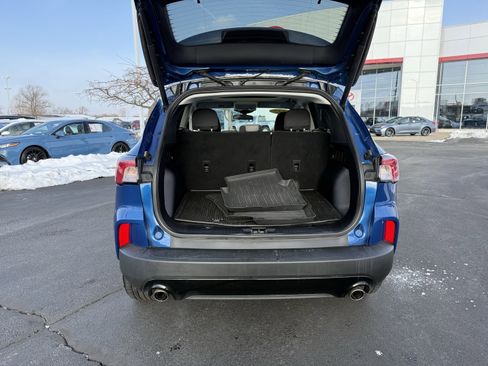 Used 2022 Ford Escape SE w/ SE Sport Appearance Package image 8