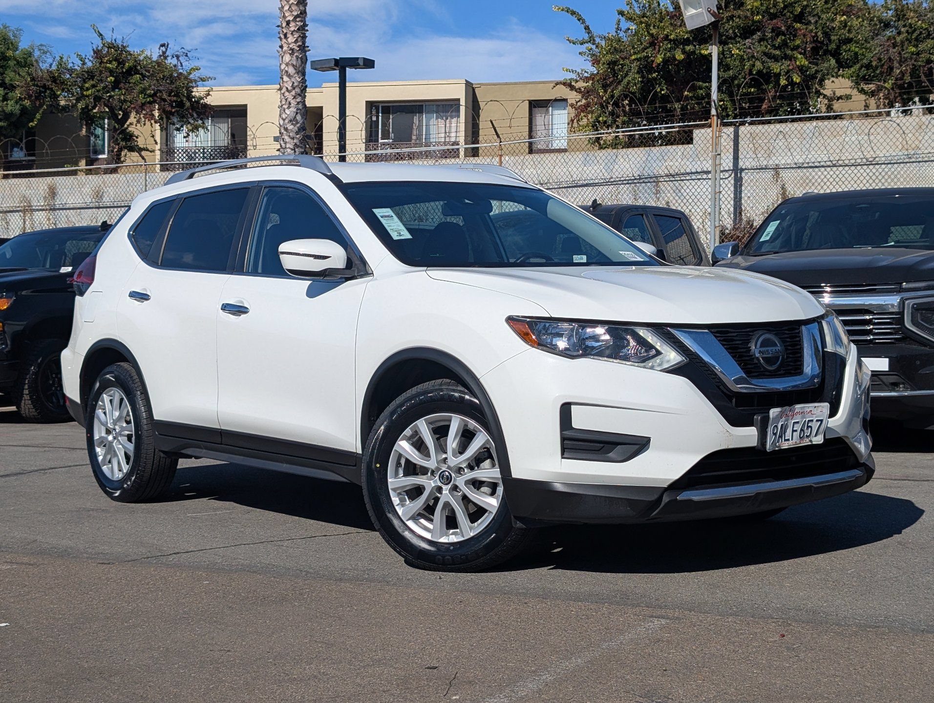 Used 2020 Nissan Rogue SV FWD image 2