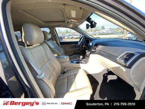 Used 2019 Jeep Grand Cherokee Limited image 31