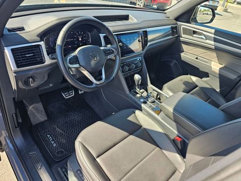 Used 2023 Volkswagen Atlas Cross Sport SEL R-Line AWD/4WD image 2