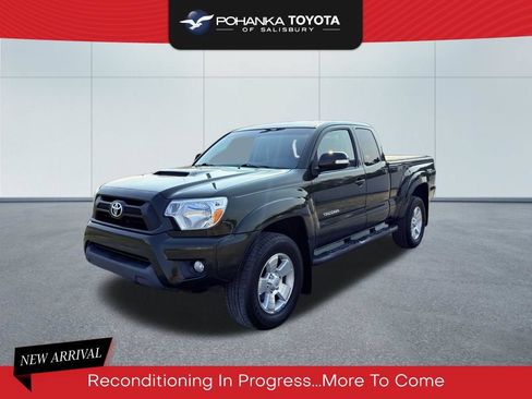 Used 2014 Toyota Tacoma 4x4 Access Cab V6 w/ TRD Sport Package image 1