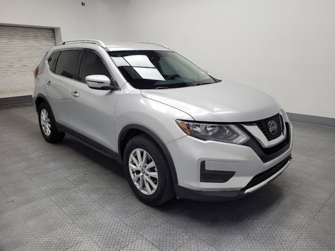Used 2020 Nissan Rogue SV image 11