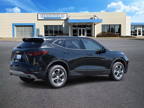 Used 2025 Chevrolet Blazer LT AWD/4WD image 3