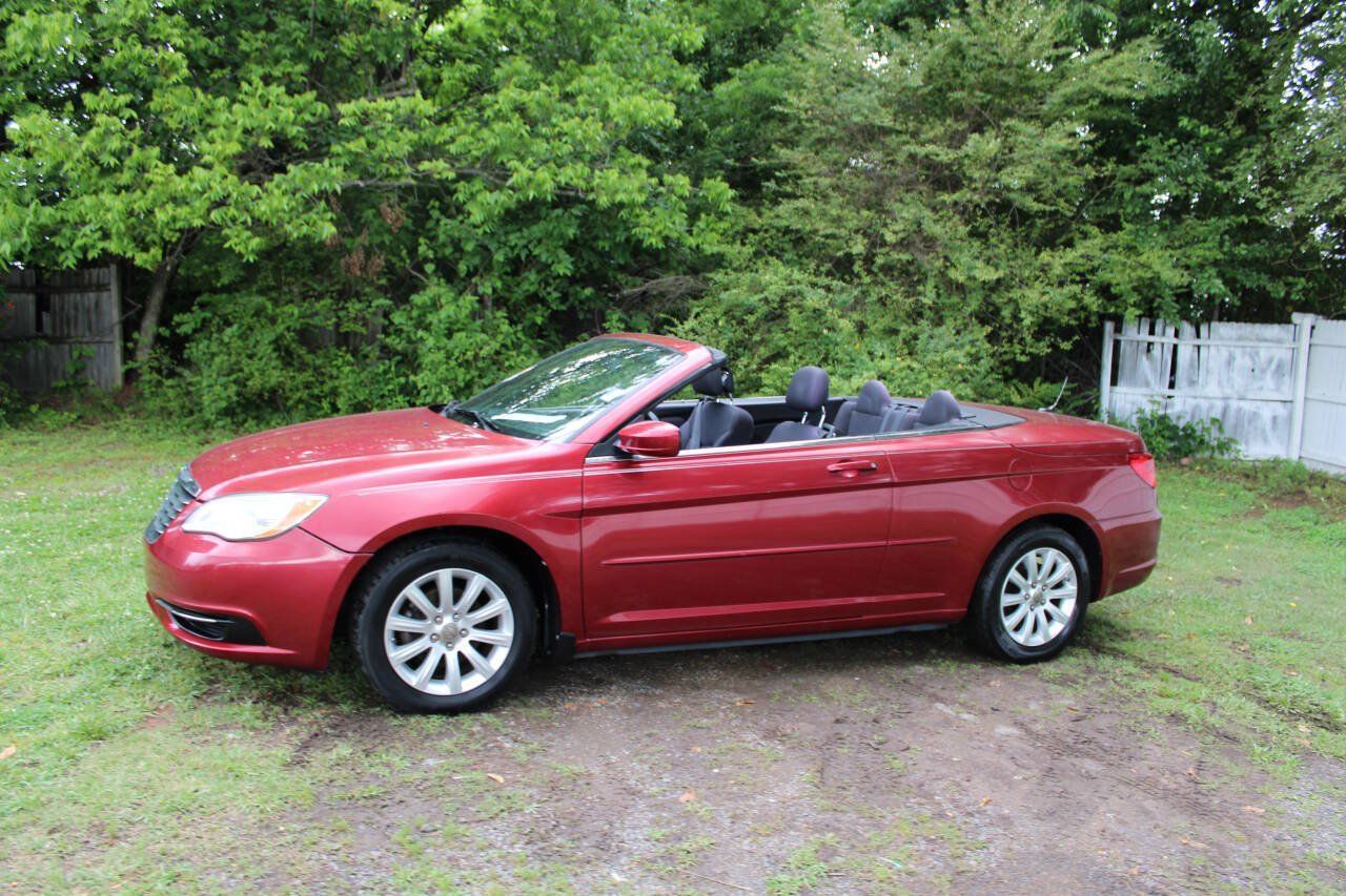 Used 2013 Chrysler 200 Touring FWD image 12