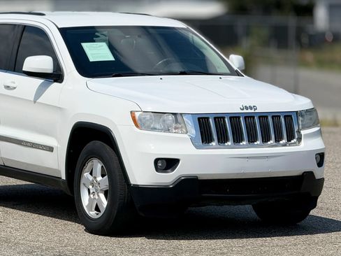 Used 2013 Jeep Grand Cherokee Laredo AWD/4WD image 15