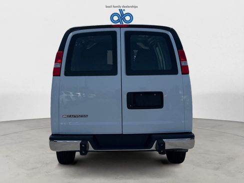 Used 2024 Chevrolet Express 2500 w/ Driver Convenience Package RWD image 5