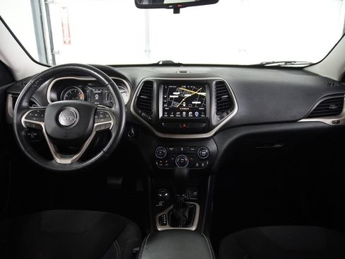 Used 2016 Jeep Cherokee Latitude w/ Cold Weather Group AWD/4WD image 10