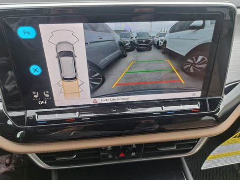 Used 2025 Volkswagen Atlas Cross Sport SE image 10