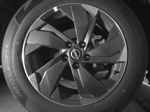 Used 2025 Nissan Rogue SV FWD image 13