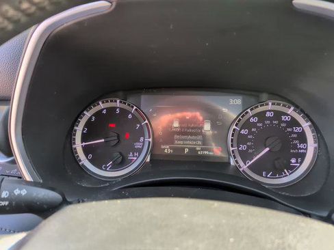 Certified 2024 Toyota Highlander XLE FWD image 19