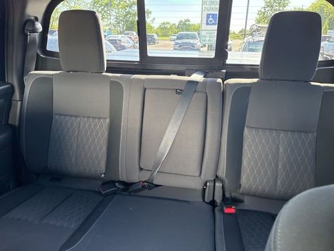 Used 2023 Nissan Titan SV w/ SV Convenience Package AWD/4WD image 7