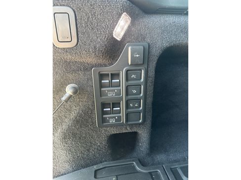 Used 2023 Land Rover Discovery S R-Dynamic AWD/4WD image 12