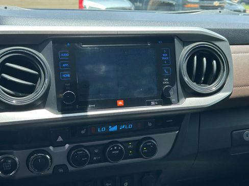 Used 2017 Toyota Tacoma Limited w/ Tow Package AWD/4WD image 22