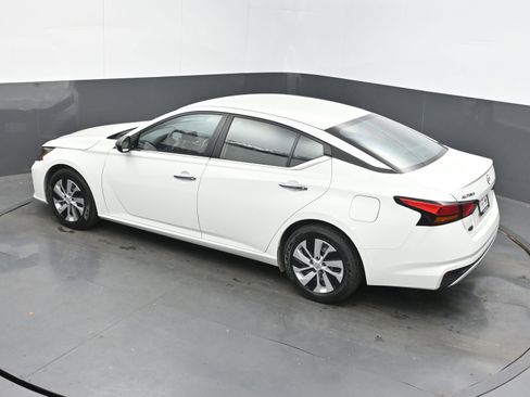Used 2024 Nissan Altima 2.5 S image 32