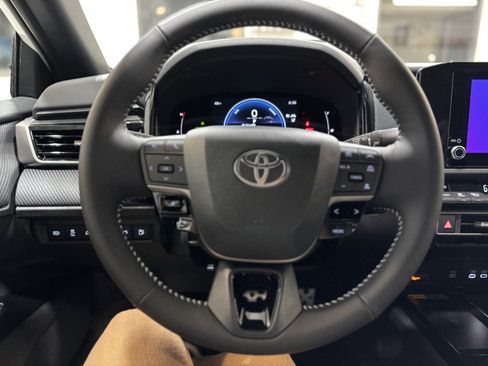New 2026 Toyota Camry Hybrid FWD image 16