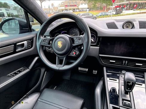 Used 2022 Porsche Cayenne Turbo GT image 7