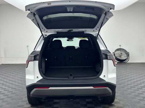 Used 2025 Chevrolet Equinox LT FWD image 23