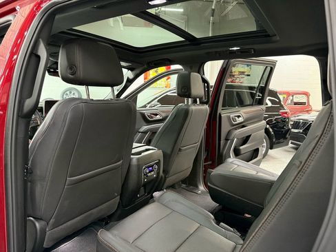 Used 2024 Chevrolet Suburban High Country image 14