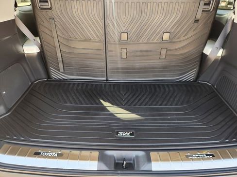 Used 2025 Toyota Grand Highlander AWD image 23