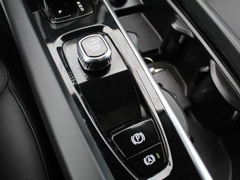 Used 2024 Volvo XC60 B5 Plus image 28