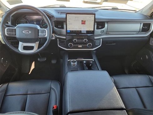 Used 2024 Ford Expedition XLT image 9