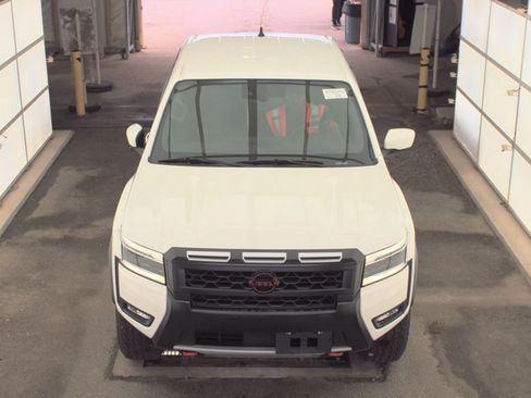 Used 2025 Nissan Frontier PRO-4X AWD/4WD image 9
