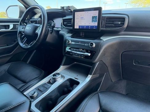 Used 2020 Ford Explorer XLT w/ Equipment Group 202A AWD/4WD image 10