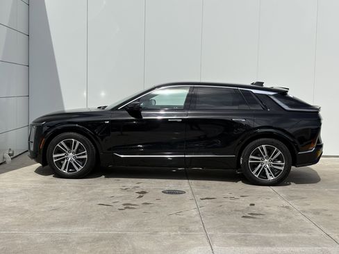 Certified 2024 Cadillac Lyriq Luxury w/ LPO, Floor Liner Package AWD/4WD image 4