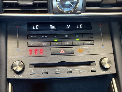 Used 2019 Lexus IS 300 RWD image 10