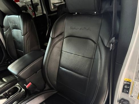 Used 2023 Jeep Wrangler Unlimited Sahara AWD/4WD image 43