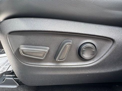 Used 2023 Toyota Highlander XLE AWD/4WD image 15