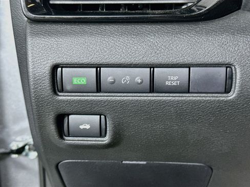 Used 2024 Nissan Sentra SV FWD image 17