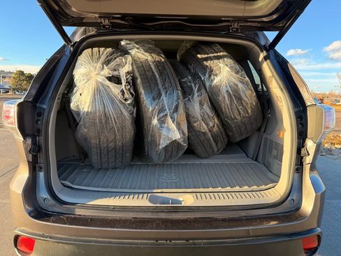 Used 2015 Toyota Highlander XLE image 28