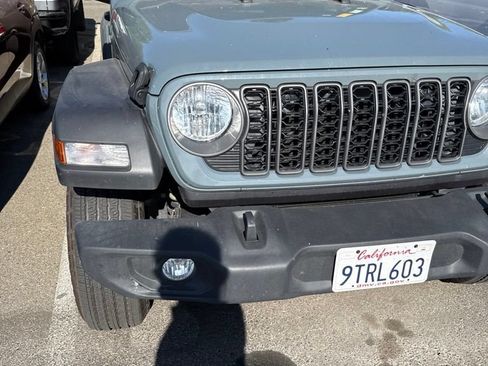 Used 2025 Jeep Wrangler Sport AWD/4WD image 4