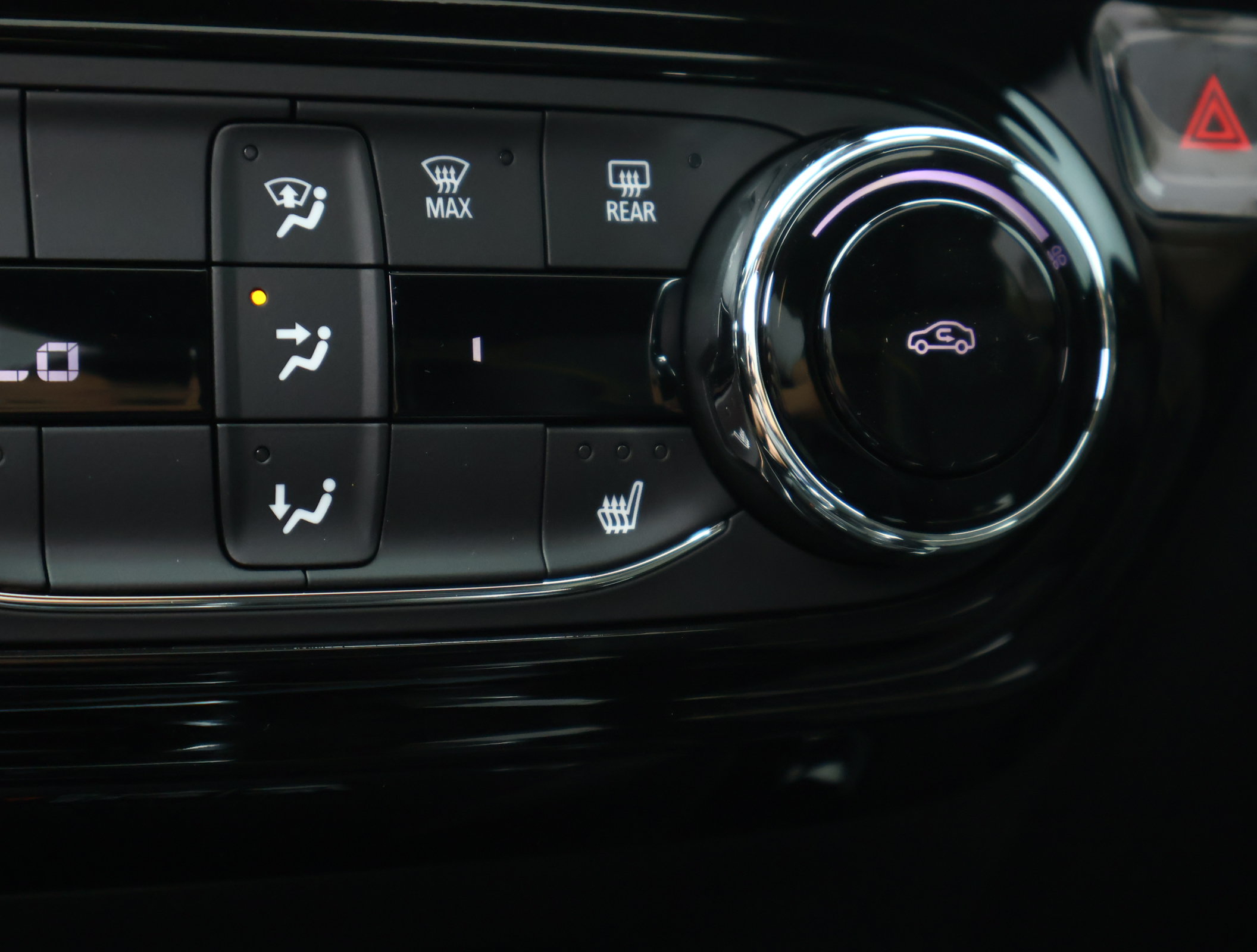 New 2026 Chevrolet Trax ACTIV w/ Sunroof Package FWD image 4