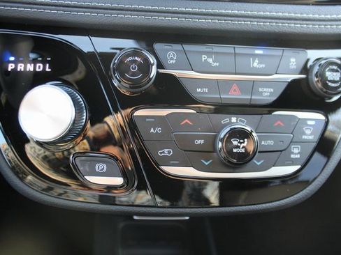 New 2026 Chrysler Pacifica Select image 21