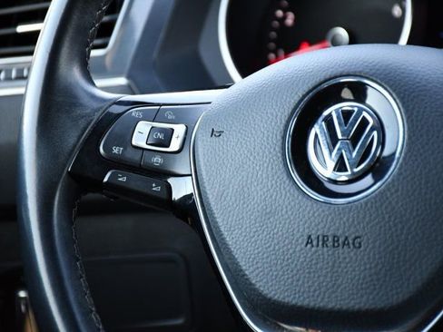 Used 2020 Volkswagen Tiguan SE R-Line AWD/4WD image 21