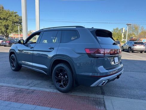 New 2026 Volkswagen Atlas Peak Edition image 4